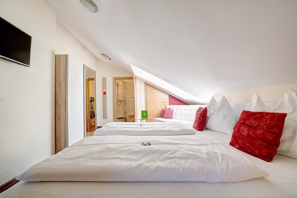 Hotel Buerglstein Sankt Wolfgang im Salzkammergut Room photo
